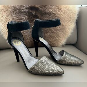 The WISHBONE Collection Black and Metallic Gold Heels